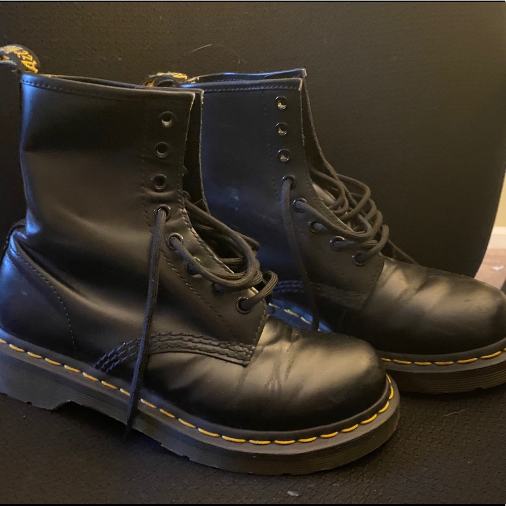 BLACK DR MARTENS